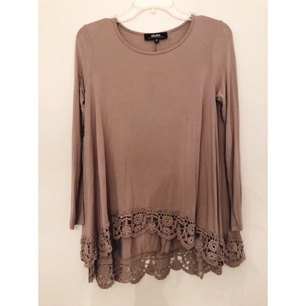 Lulu’s Taupe Shirt